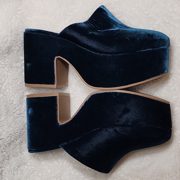 Larroudé Miso Platform Clog in Deepsea Velvet. - Picture 9 of 16